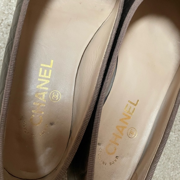 CHANEL Bronze Leather Ballet Flats with Bow and CC Logo - Picture 8 of 8